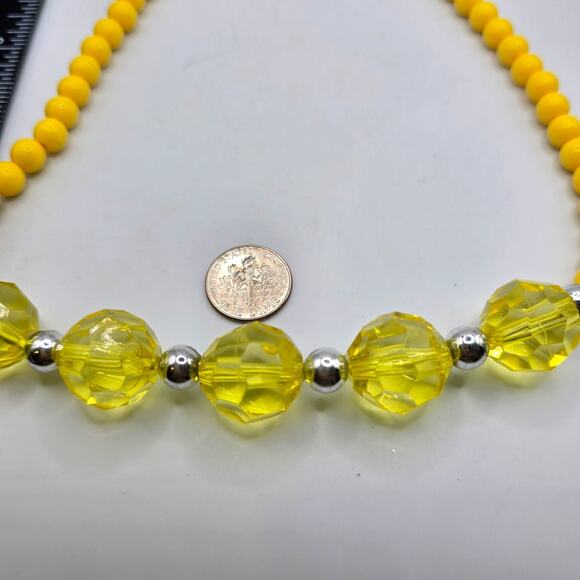 Vintage Necklace Beaded Faceted Lucite Acrylic Yellow Silver Accents 18" 1980s - Picture 5 of 8